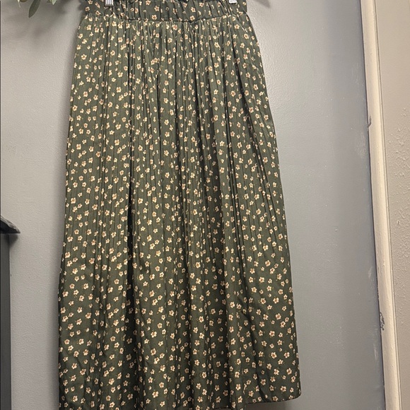 Exlura Dresses & Skirts - EXLURA Women's Olive Floral Pleated Maxi Skirt